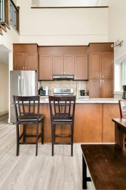 Comfort Apartment | Private kitchen | Fridge, microwave, oven, stovetop