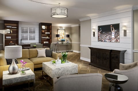 Hypo-allergenic bedding, in-room safe, desk, laptop workspace