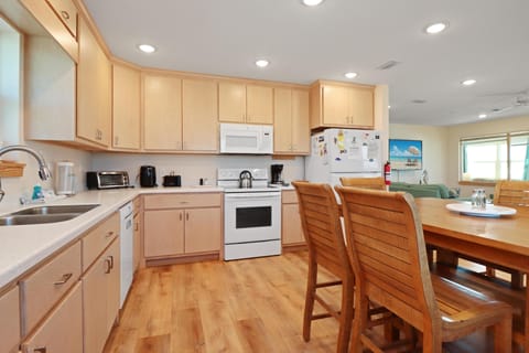 Townhome, Multiple Beds (Holiday House B) | Private kitchen