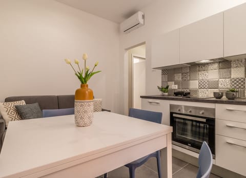 Comfort Room | In-room dining