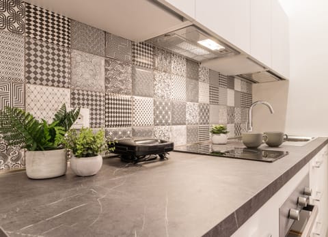 Comfort Room | Private kitchen | Fridge, oven, stovetop, cookware/dishes/utensils