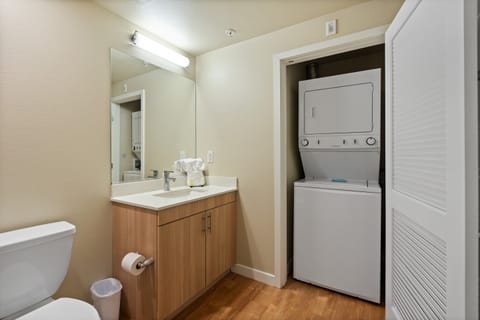 Luxury Apartment, 1 Bedroom | Laundry