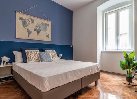 City Room | Desk, laptop workspace, free WiFi, bed sheets