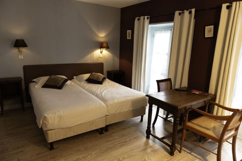 Comfort Room | Desk, free WiFi