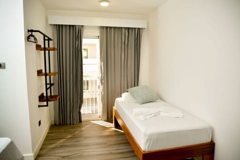 Triple Room | Free WiFi, bed sheets