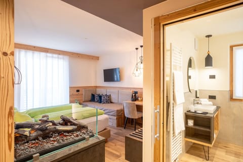 Superior Room | Down comforters, minibar, in-room safe, desk