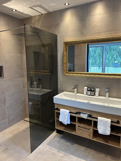 Deluxe Double Room | Bathroom | Hair dryer, bathrobes, towels, soap