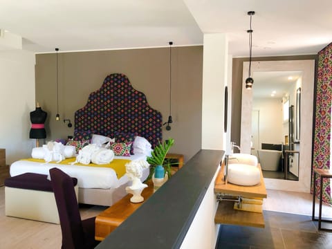 Junior Suite, 1 Bedroom | Down comforters, minibar, in-room safe, desk