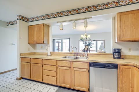 House (4 Bedrooms) | Private kitchen | Oven, stovetop, dishwasher, cookware/dishes/utensils