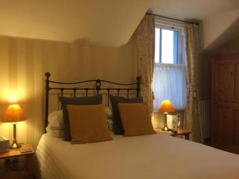 Traditional Double Room | Iron/ironing board, free WiFi