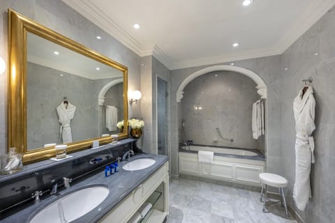 Suite, city or courtyard view | Bathroom | Designer toiletries, hair dryer, bathrobes, slippers