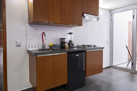 Deluxe Double Room | Private kitchenette | Mini-fridge, microwave, blender, griddle