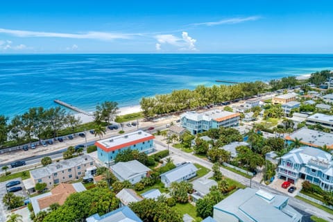 House, 1 Queen Bed (AMI Lighthouse Cottage-One Minute Wal) | Aerial view