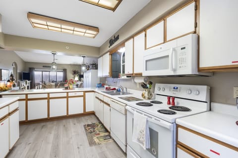 Condo, Multiple Beds, Pool Access | Private kitchen | Fridge, microwave, oven, stovetop