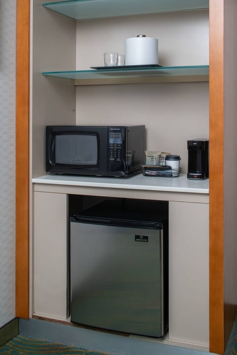 Fridge, microwave, coffee/tea maker