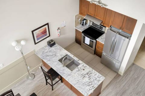 Comfort Apartment | Private kitchen | Fridge, microwave, oven, stovetop