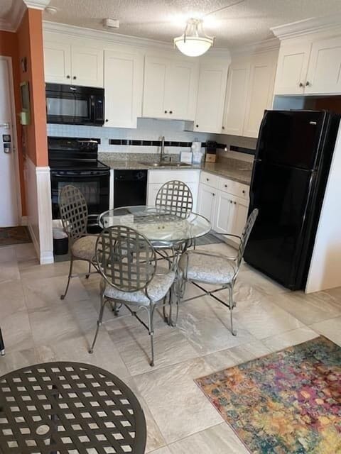 Condo, 1 Bedroom | Private kitchen | Fridge, oven, coffee/tea maker, toaster