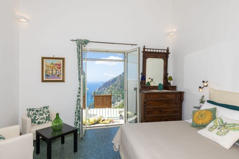 Deluxe Room, Sea View | Individually decorated, individually furnished, free WiFi, bed sheets