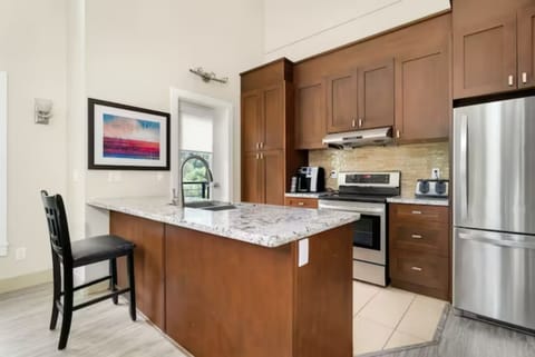 Comfort Apartment | Private kitchen | Fridge, microwave, oven, stovetop