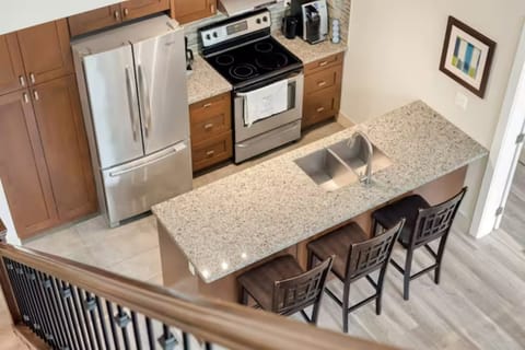 Comfort Apartment | Private kitchen | Fridge, microwave, oven, stovetop