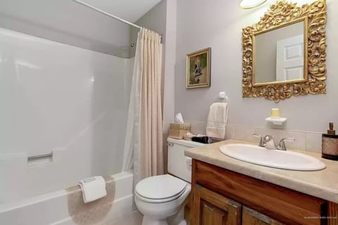 Loon's Landing | Bathroom | Separate tub and shower, jetted tub, free toiletries, hair dryer