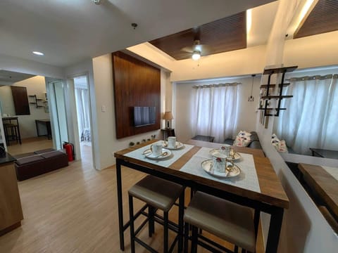 City Condo, 2 Bedrooms, Non Smoking, City View | Living area