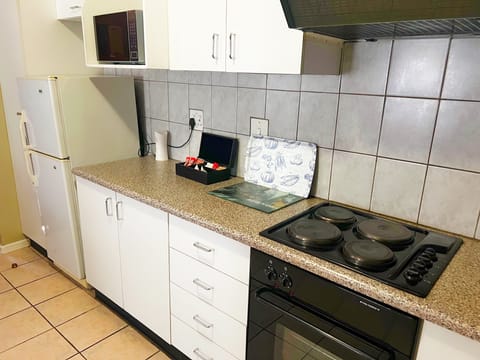 Executive Suite | Private kitchen | Microwave