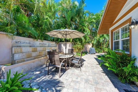 House, Multiple Beds, Pool View (Anna Maria Island Surfside Bungalow) | Outdoor dining