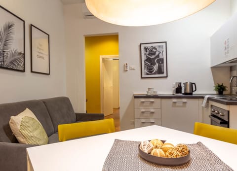 Comfort Room | Living area | 32-inch LED TV with satellite channels