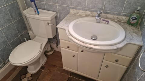 House | Bathroom | Separate tub and shower, deep soaking tub, hair dryer, towels