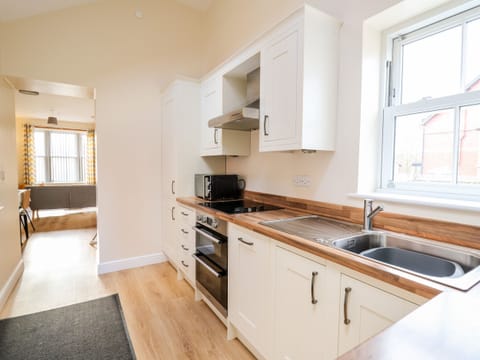 Dishwasher, electric kettle, toaster, cookware/dishes/utensils