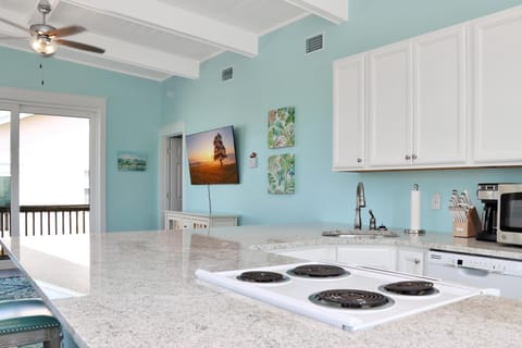 Townhome, 2 Queen Beds (Beach View Upper) | Private kitchen