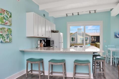 Townhome, 2 Queen Beds (Beach View Upper) | Private kitchen