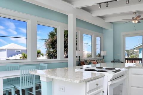 Townhome, 2 Queen Beds (Beach View Upper) | Private kitchen