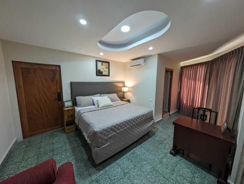 Royal Single Room | Desk, free WiFi