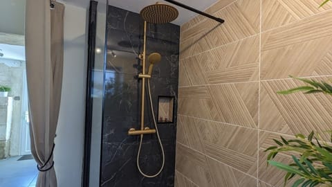 Superior Suite, Ensuite, Garden View (Charmante) | Premium bedding, individually decorated, individually furnished