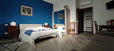 Deluxe Room | 1 bedroom, desk, soundproofing, free WiFi