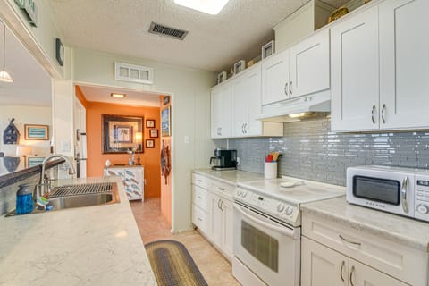 House (3 Bedrooms) | Private kitchen | Microwave, oven, stovetop, dishwasher