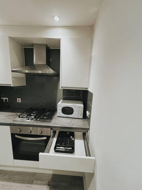 House | Private kitchen | Fridge, microwave, oven, stovetop