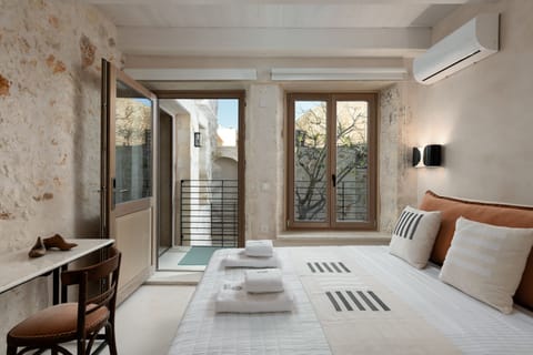 Deluxe Double Room | Premium bedding, down comforters, pillowtop beds, minibar