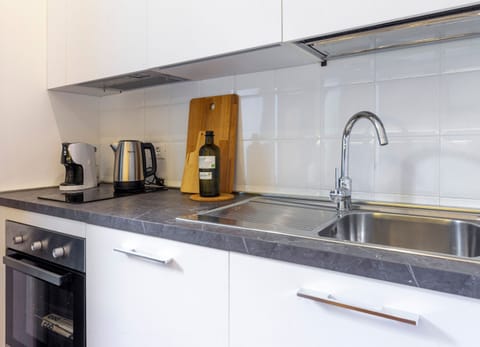 City Room | Private kitchen | Fridge, oven, stovetop, coffee/tea maker