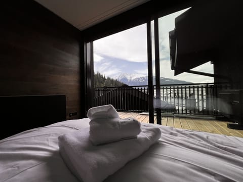 House A4 | LA SIALA | Premium bedding, individually decorated, individually furnished, desk