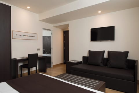 Egyptian cotton sheets, premium bedding, down comforters, minibar