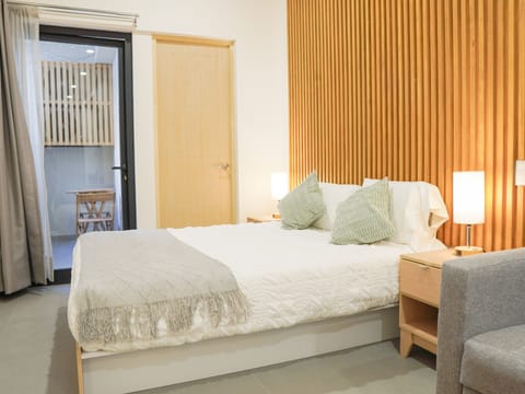 City Studio Suite, 1 Queen Bed with Sofa bed, Terrace | In-room safe, desk, laptop workspace, iron/ironing board