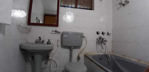 Deluxe Double Room | Bathroom