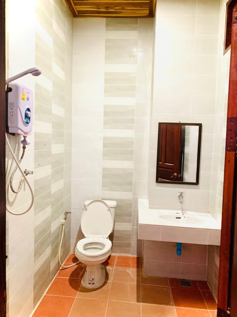 Deluxe Twin Room | Bathroom