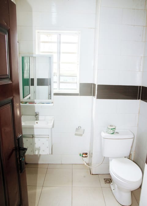 Deluxe Room | Bathroom | Shower, free toiletries, towels, soap