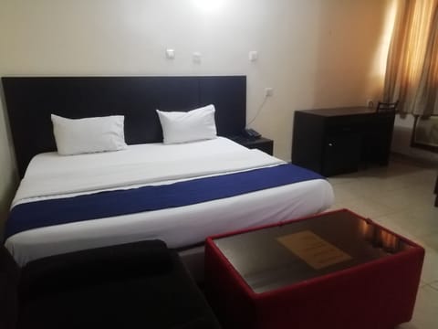 Executive Room | Desk, laptop workspace, free WiFi