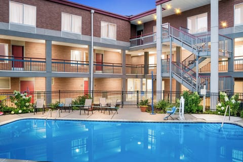 Seasonal outdoor pool, pool umbrellas, sun loungers