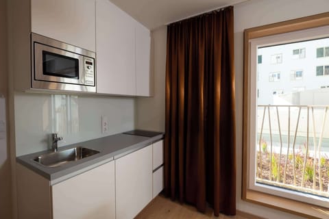 Standard Apartment, 1 King Bed, Kitchenette, Annex Building | Private kitchenette | Coffee/tea maker